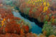 Hubertlaki meer in het Bakony woud (Hongarije) in de herfst / Foto Geza Kurka – Shutterstock