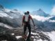 Bergbeklimmer Ueli Steck in de Zwitserse Alpen. Afbeelding uit de film Duell am Abgrund