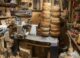 Een werkplaats voor houtbewerking met een stapel houten kommen. Salt + More Than Wood