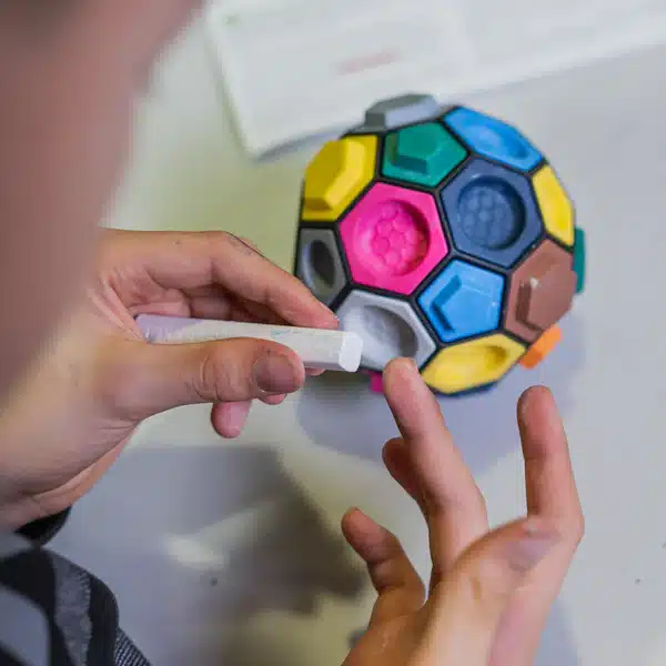 Boulderball: De kleinste boulderwand ter wereld - Afbeelding 4