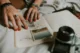 Reisdagboek foto's inplakken. Journaling