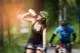 Drinkende fietster
